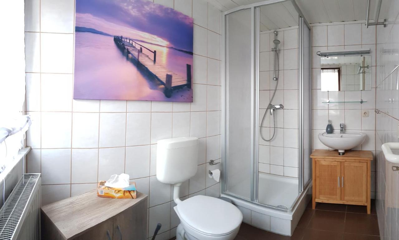 Gaestezimmer & Ferienwohnungen Thon Herbsleben エクステリア 写真