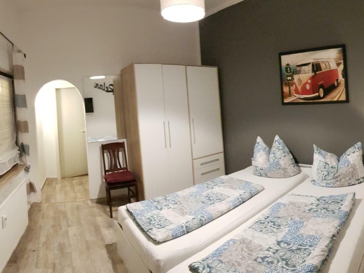 Gaestezimmer & Ferienwohnungen Thon Herbsleben エクステリア 写真