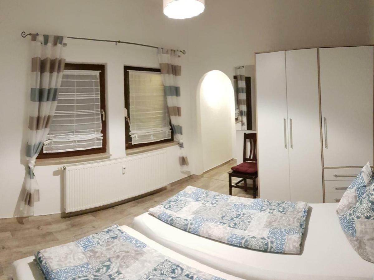 Gaestezimmer & Ferienwohnungen Thon Herbsleben エクステリア 写真